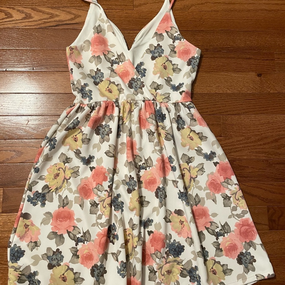 Floral dress size small worn once